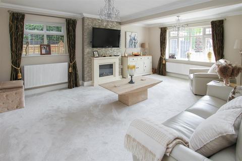 4 bedroom semi-detached house for sale, Spring Pond Meadow, Hook End, Brentwood