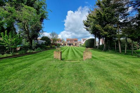 6 bedroom detached bungalow for sale, Egerton Gardens, Ilford