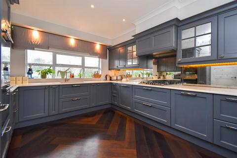 4 bedroom detached house for sale, St. Helens Road, Hastings