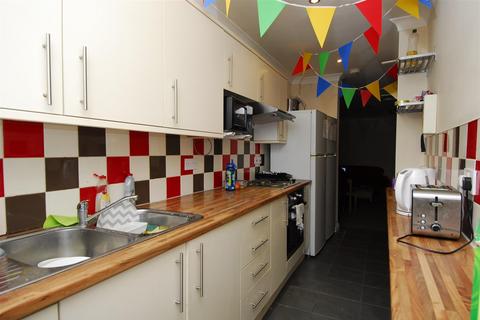 6 bedroom end of terrace house for sale, Furzehill Road, Plymouth PL4