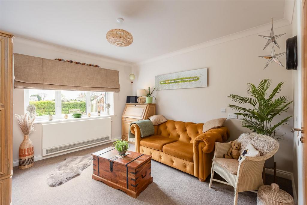 Mickle Hill 9 Bedroom 2-1.jpg