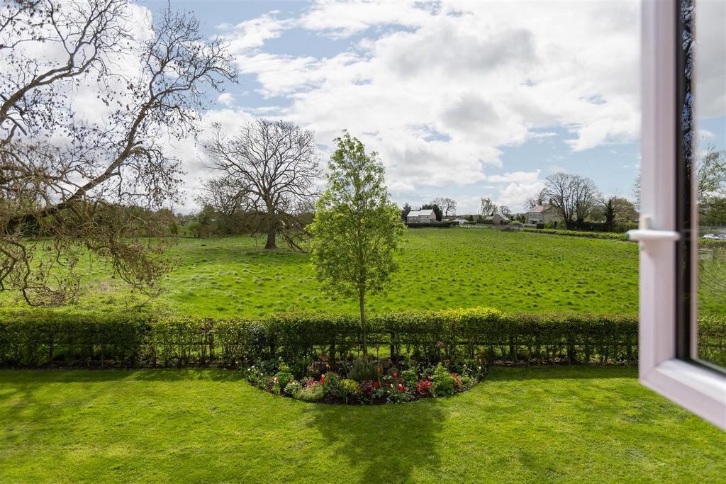 Mickle Hill 9 Bedroom 1-5.jpg