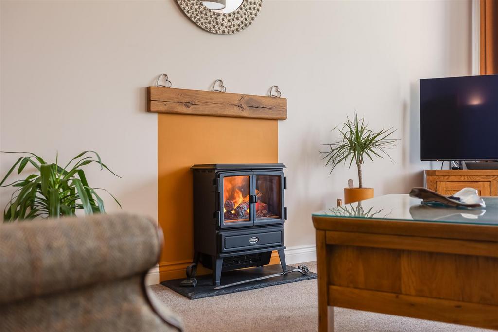 Mickle Hill 9 Sitting Room-2.jpg