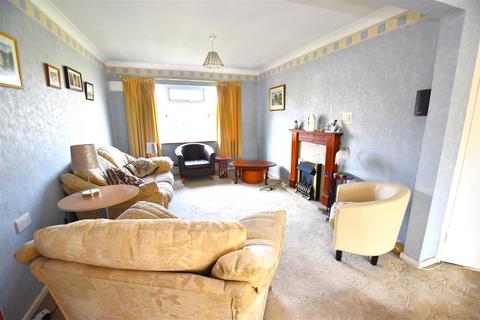4 bedroom chalet for sale, Harewood Avenue, Rochford