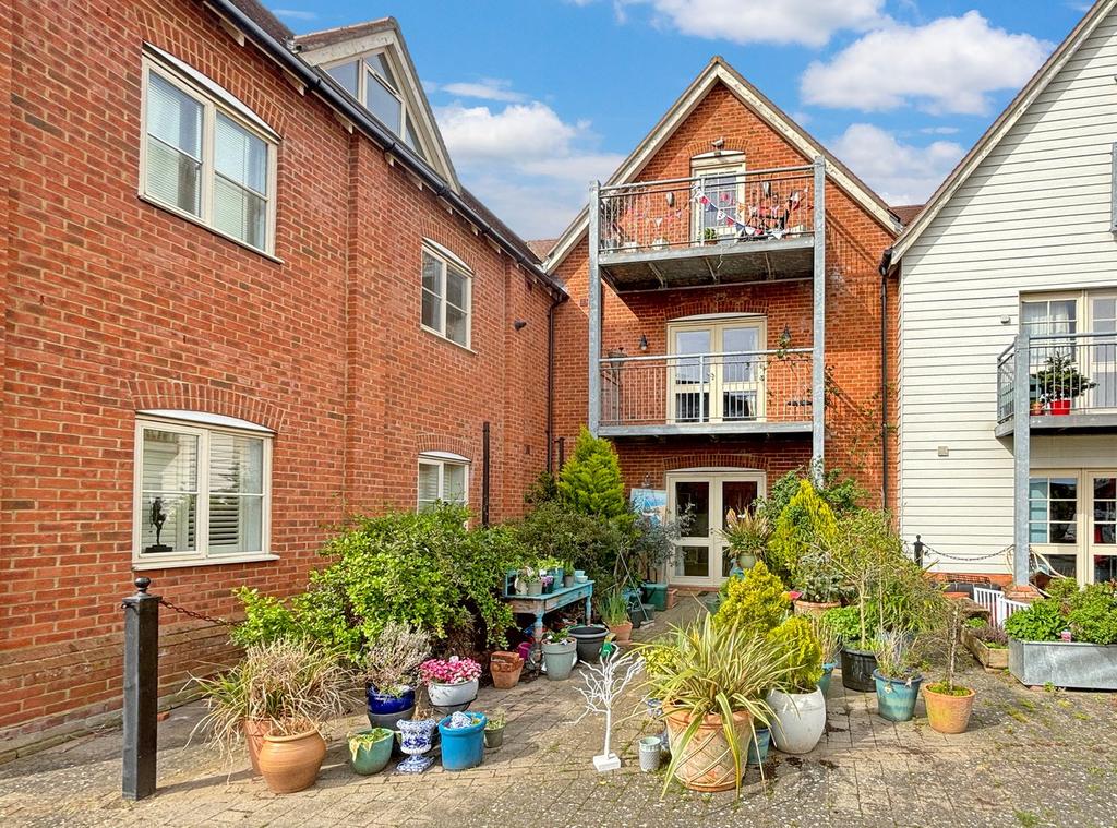 Walter Radcliffe Road, Wivenhoe... 2 bed apartment for sale £385,000