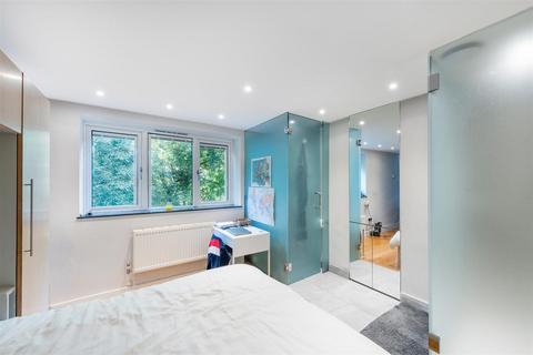 1 bedroom flat for sale, Bushey Road, Raynes Park SW20