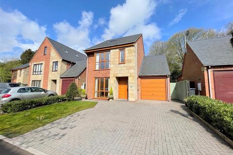 7 Mount Square, Leek, ST13 5DA