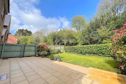 7 Mount Square, Leek, ST13 5DA
