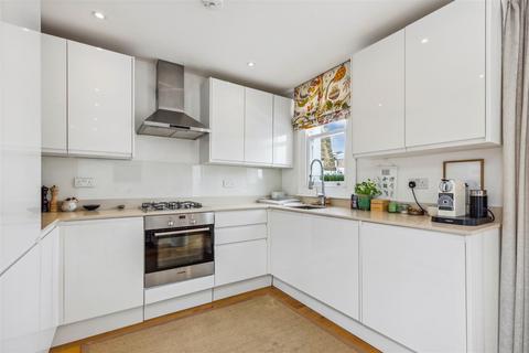 3 bedroom flat for sale, New Kings Road, London