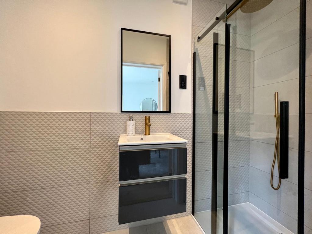 Bedroom 5 en suite