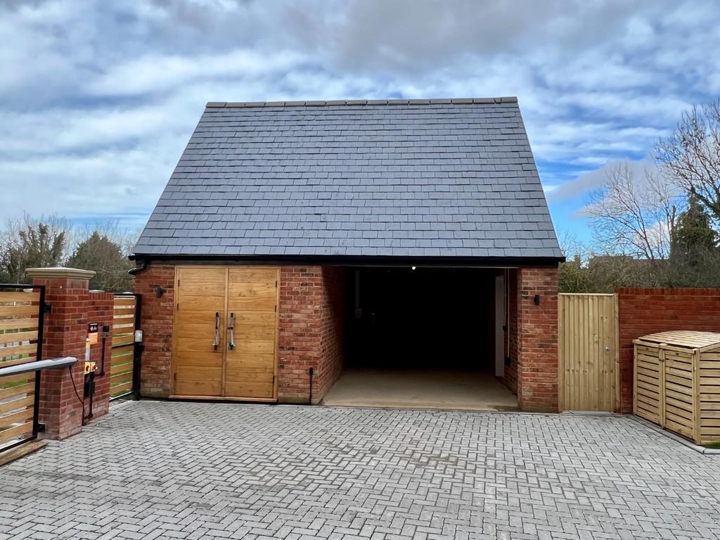 DOUBLE CAR BARN &amp; STUDIO ROOM