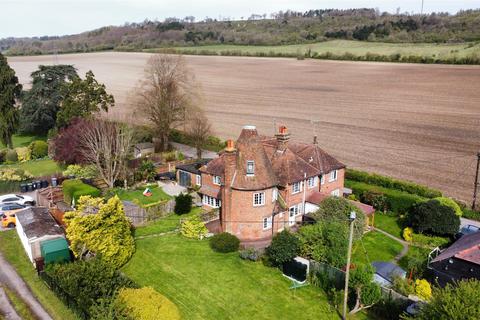 3 bedroom character property for sale, Kemsing Road, Wrotham, Sevenoaks