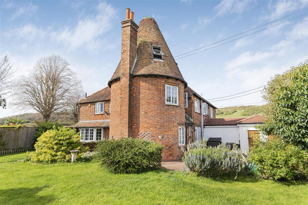Kemsing Road, Wrotham, Sevenoaks 3 bed character property for sale £