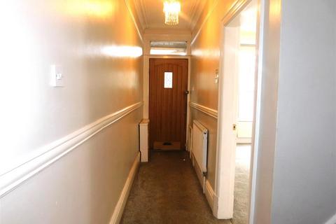 3 bedroom end of terrace house to rent, Oaklands road, Royton, Oldham
