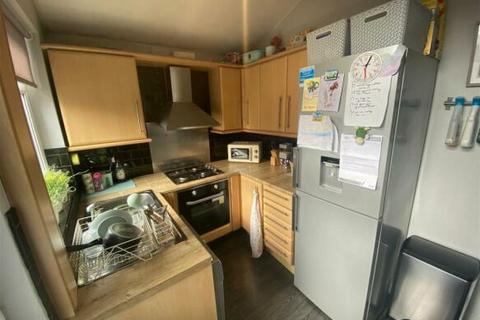 3 bedroom end of terrace house to rent, Oaklands RdRoyton, Oldham