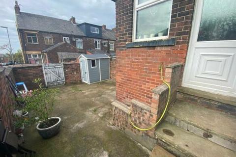 3 bedroom end of terrace house to rent, Oaklands RdRoyton, Oldham