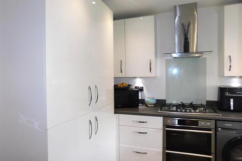 24 Walter Mills Way, Oldham, OL4 3FU