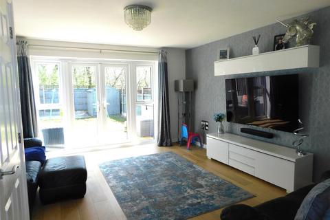 24 Walter Mills Way, Oldham, OL4 3FU