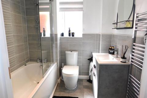 24 Walter Mills Way, Oldham, OL4 3FU