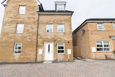 3 bedroom semi-detached house to rent, Clematis Court, West Meadows, Cramlington