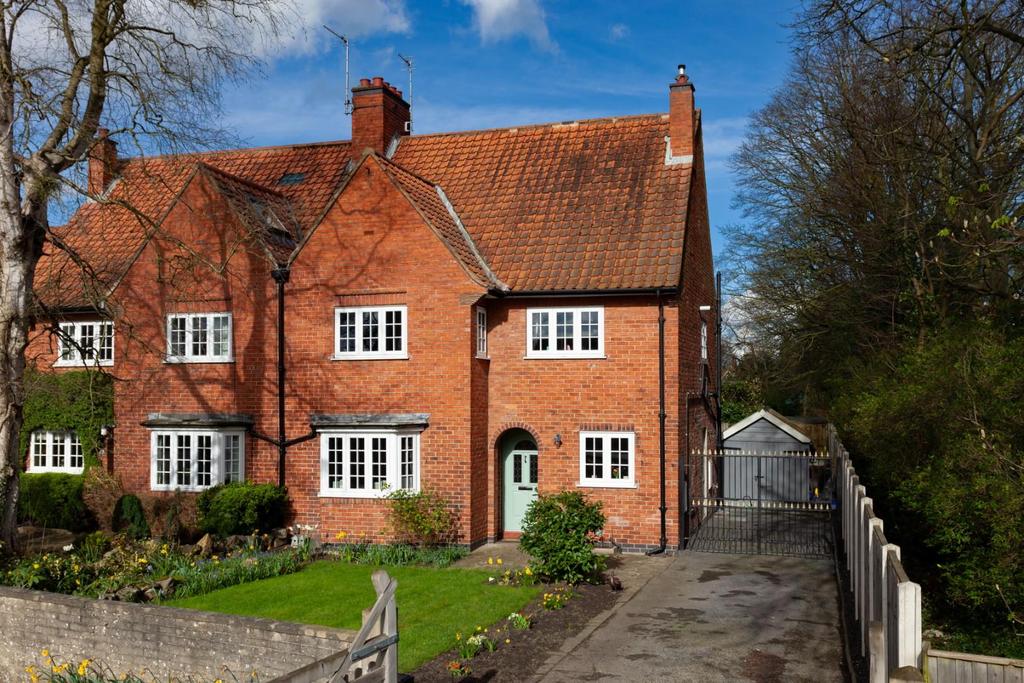 Shipton Road, York 3 bed semidetached house for sale £600,000