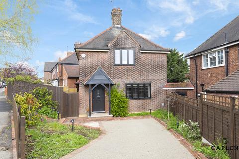 3 bedroom detached house to rent, Roding View, Buckhurst Hill