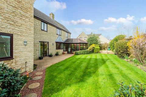 5 bedroom detached house for sale, The Close, Lydiard Millicent