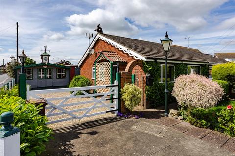 2 bedroom semi-detached bungalow for sale, The Meadows, Burringham,