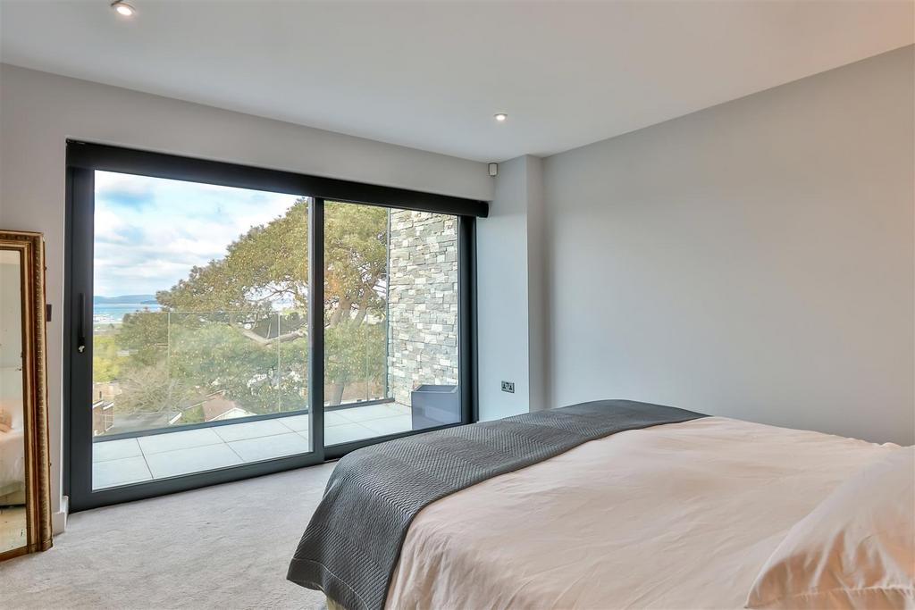 Bedroom 1.jpg