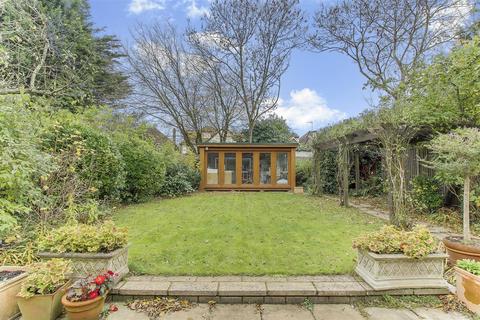 15 Bancroft Avenue, London, N2 0AR
