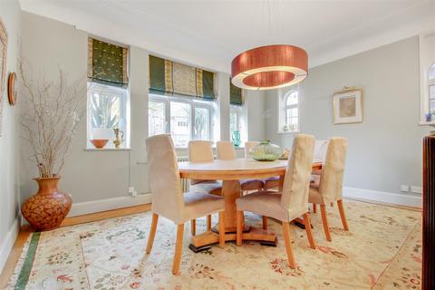 15 Bancroft Avenue, London, N2 0AR