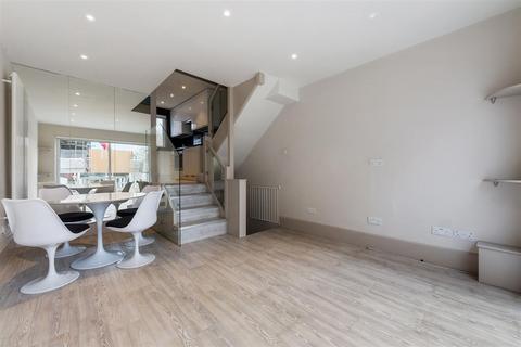 3 bedroom house to rent, Mulberry Close, Hamptead, NW3
