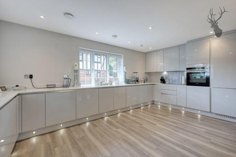 3 bedroom apartment for sale, Coppice Row, Theydon Bois, Essex