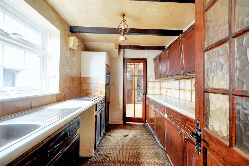 Kitchen 2.jpeg