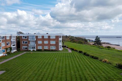 3 bedroom apartment for sale, Dolphin Court, Frinton On Sea CO13