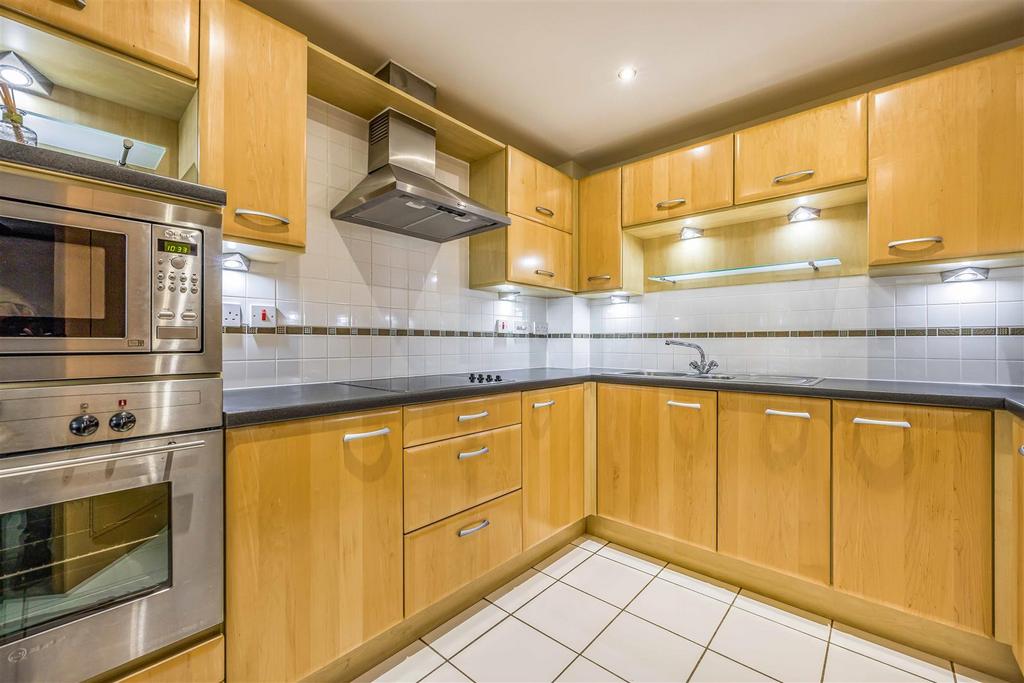 Flat 12, Bay View Gardens 14b, West Cliff Road, Bo