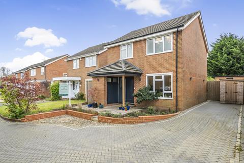 3 bedroom detached house for sale, Beaumonts, Redhill RH1