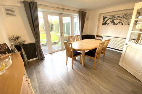 2 Abbotts Drive, Waltham Abbey, EN9 3HH