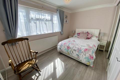 2 Abbotts Drive, Waltham Abbey, EN9 3HH