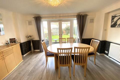 2 Abbotts Drive, Waltham Abbey, EN9 3HH