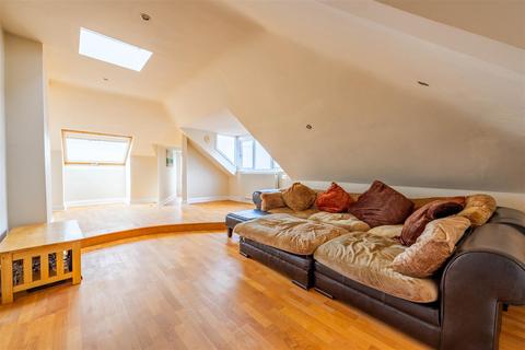 2 bedroom penthouse for sale, The Leas, Chalkwell