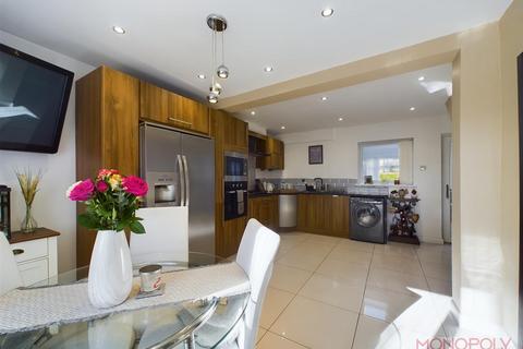 32 Aston Grove, Wrexham, LL12 7DF