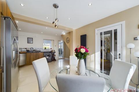 32 Aston Grove, Wrexham, LL12 7DF