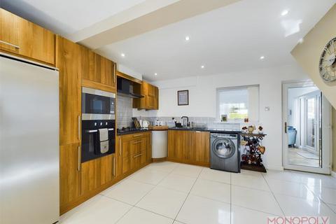 32 Aston Grove, Wrexham, LL12 7DF