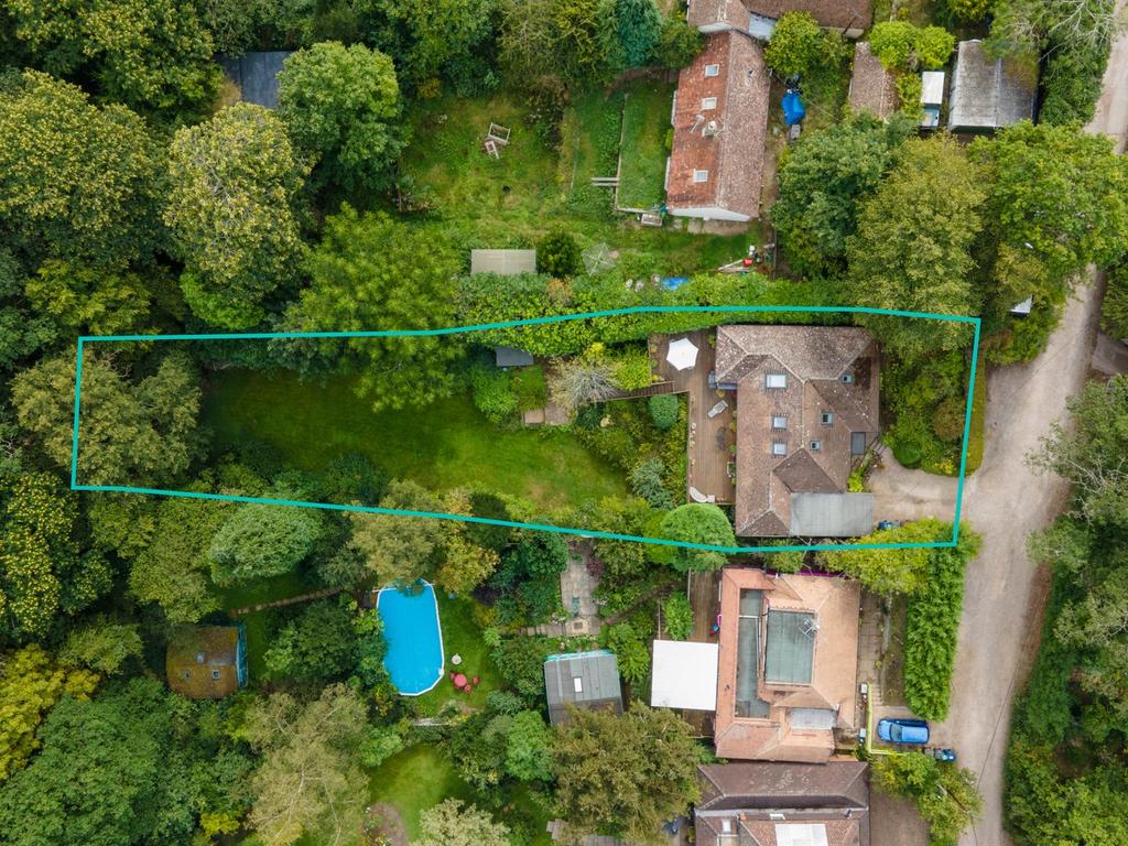 Burnt Hill Way, Boundstone, Farnham, GU10 4 bed detached house for sale