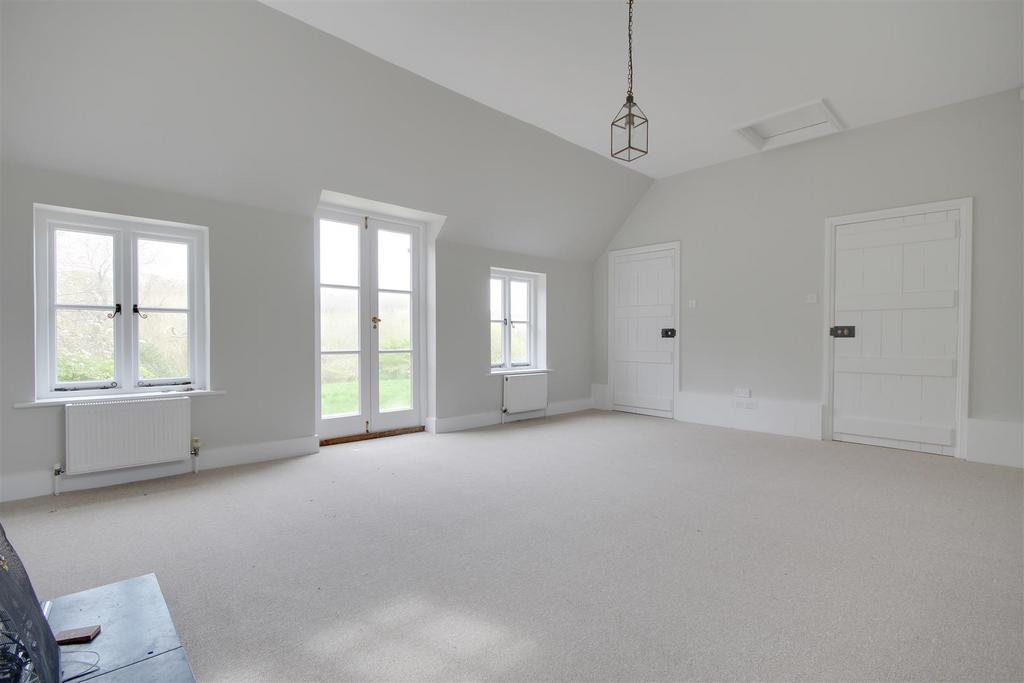 Living room 2.jpg