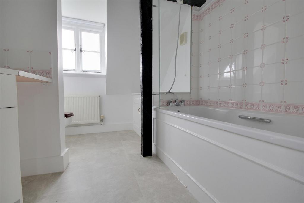 Bathroom 2.jpg