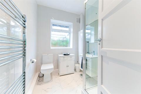 52 Great Tattenhams, Epsom, KT18 5SD