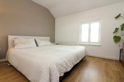 27 Astwick Road, Stotfold, Hitchin, SG5 4AT