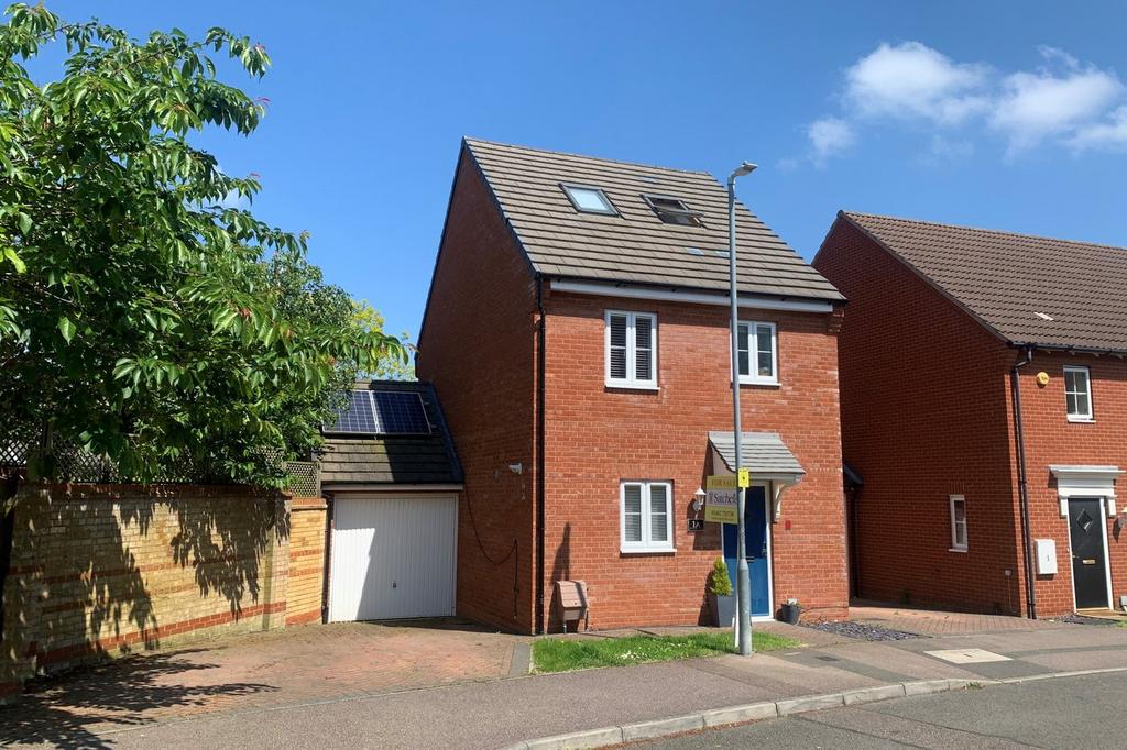 Prince Charles Avenue, Stotfold... 4 bed detached house for sale £440,000
